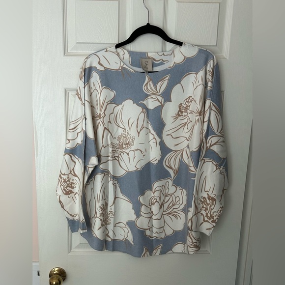 Sioni Sweater - Picture 15 of 15